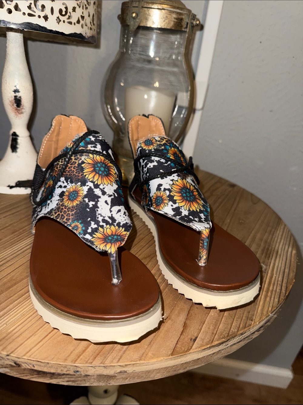 Sunflower-Print Women’s Thong Sandals - Black & Brown